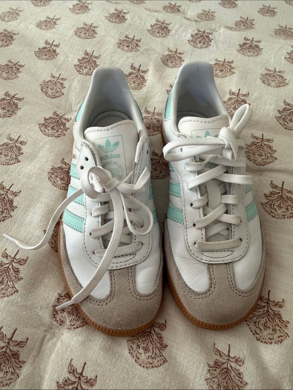 13.5 T Sambas Turquoise and white like new